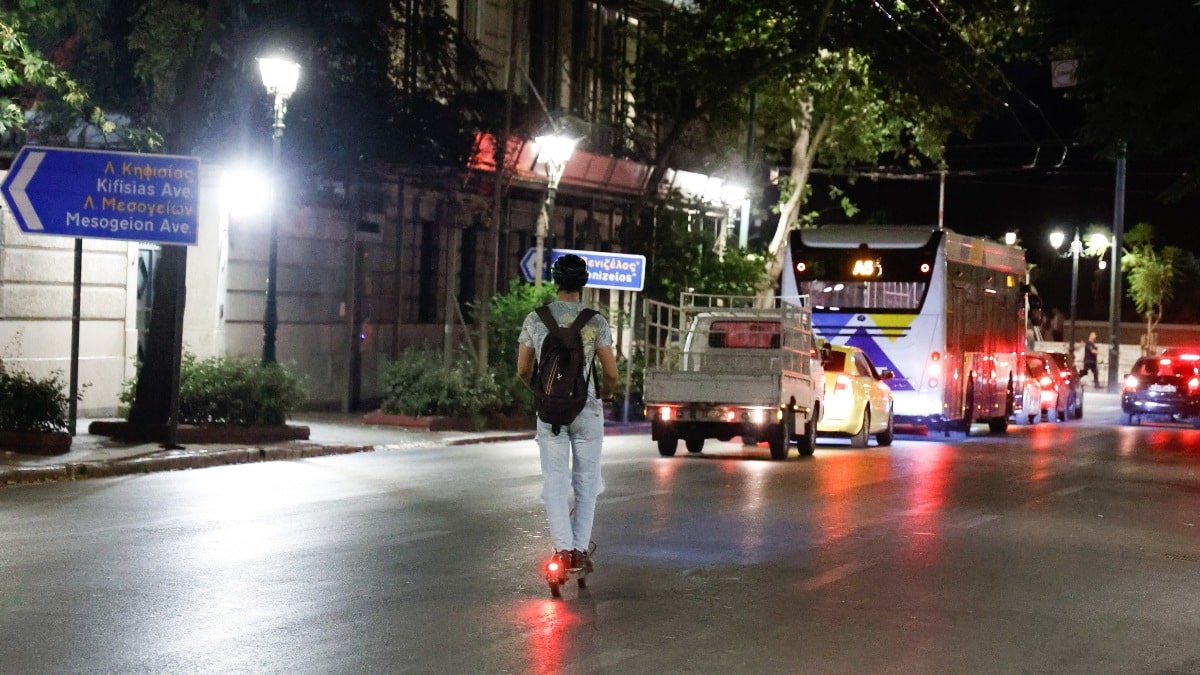 Έχει χάσει τη μητέρα του ο 12χρονος που παρασύρθηκε με το πατίνι του στη Μεσογείων – Τραγική φιγούρα ο πατέρας
