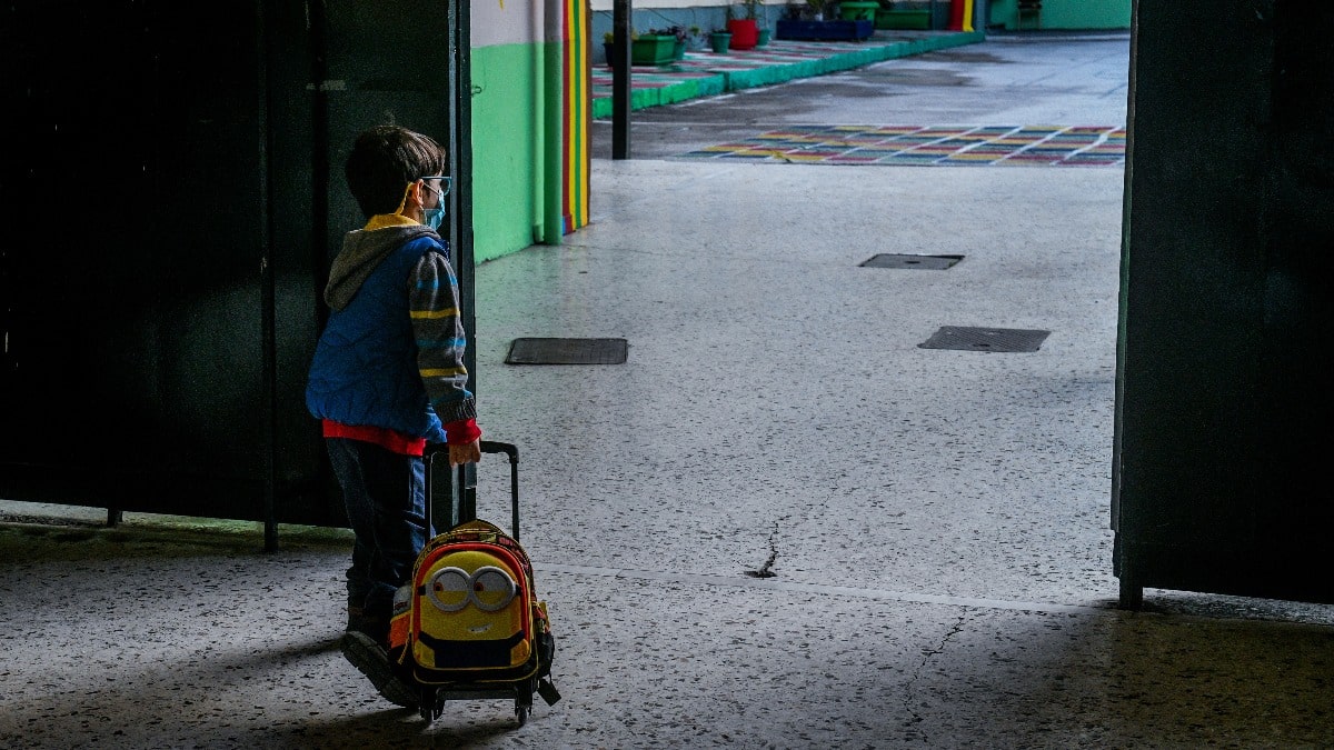 «Είμαι πολύ χάλια, δεν έχω σταματήσει να κλαίω» – Απαρηγόρητη η νηπιαγωγός που έδωσε λάθος παιδί σε παππού