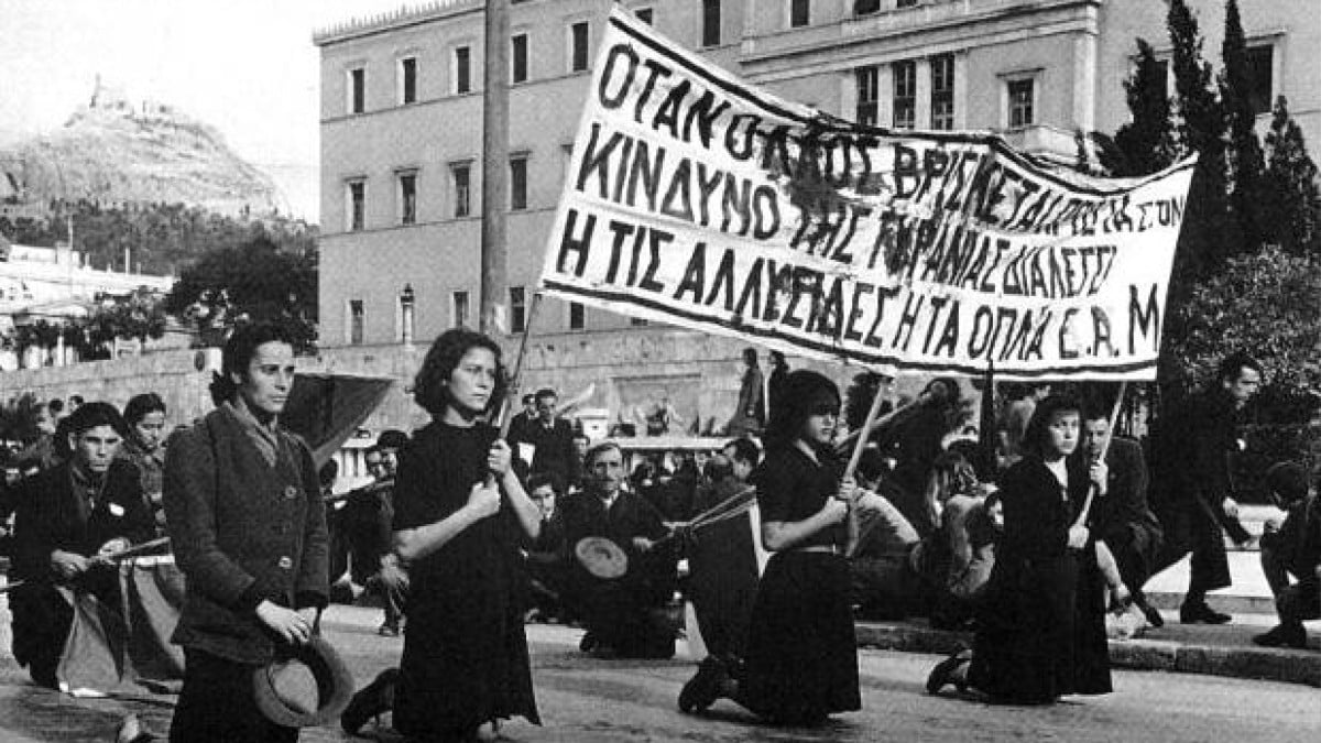 Στις 3 Δεκεμβρίου 1944 ξεκίνησε η πιο «μαύρη» σελίδα της σύγχρονης ελληνικής ιστορίας: Η πρώτη σφαίρα στα Δεκεμβριανά και η Συμφωνία της Βάρκιζας