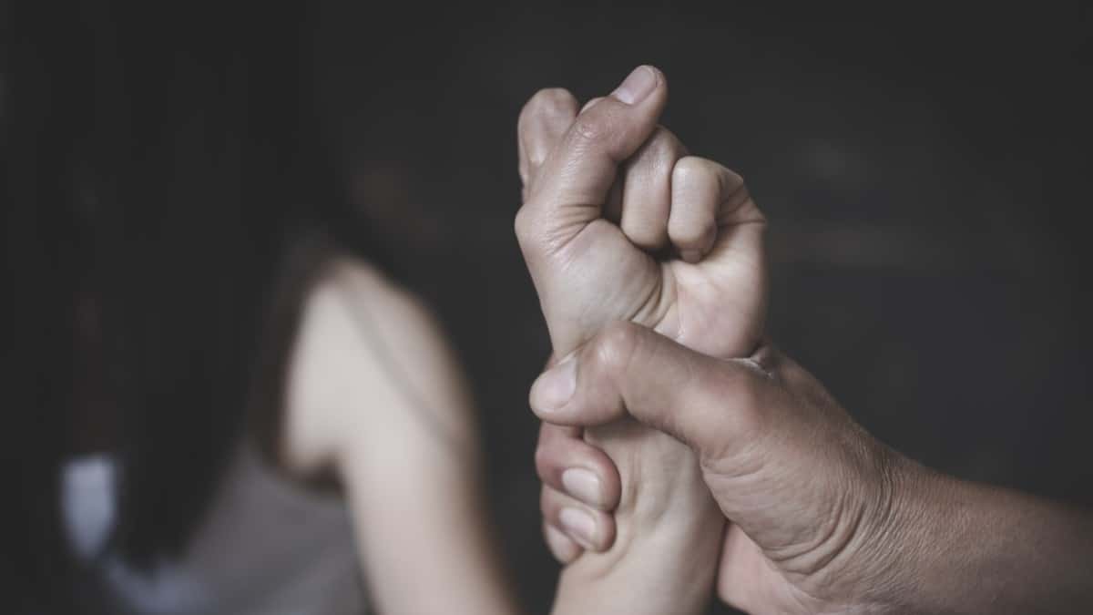 Σοκ στην Ηλεία: Γυναίκα ΑμεΑ κατήγγειλε τον πρώην σύζυγό της για ενδοοικογενειακή βία