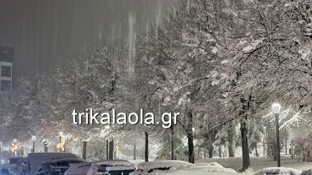 Παραμυθένιο σκηνικό στην Φλώρινα: Λευκό τοπίο το κέντρο της πόλης – Μαγευτικές εικόνες