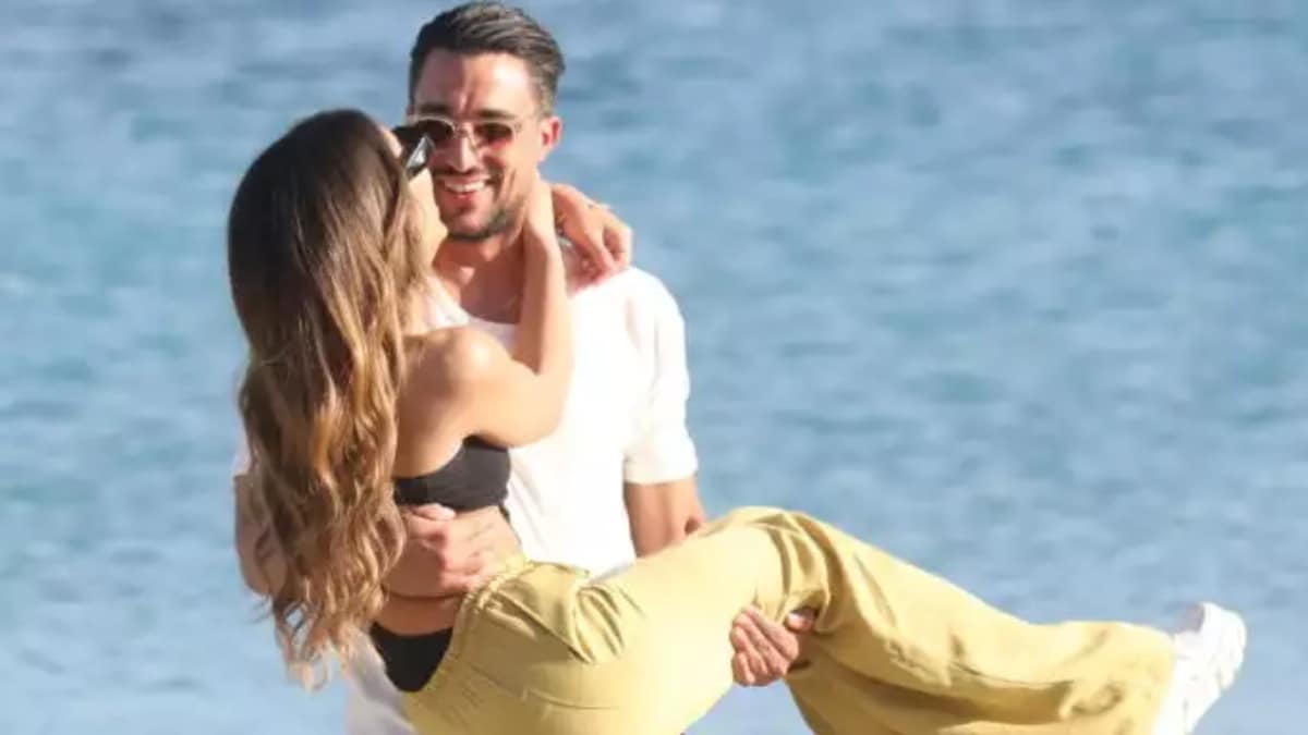 Λάμπει από ευτυχία η Μαριαλένα Ρουμελιώτη: Της έδωσε χρυσό δαχτυλίδι ο Σάκης Κατσούλης μετά από 6 χρόνια σχέσης
