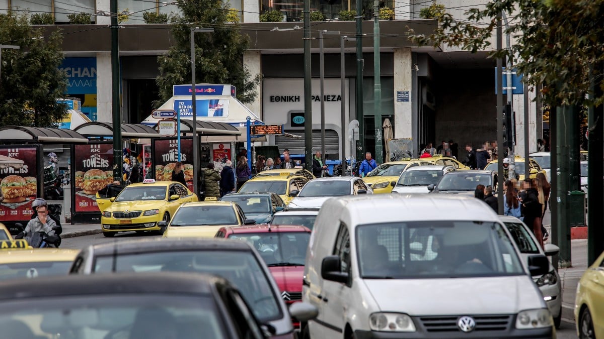 «Καταπέλτης» ο νεός ΚΟΚ: Αυστηρότερα πρόστιμα για μηχανές και ηλεκτρικά πατίνια – Πού μειώνεται το όριο ταχύτητας