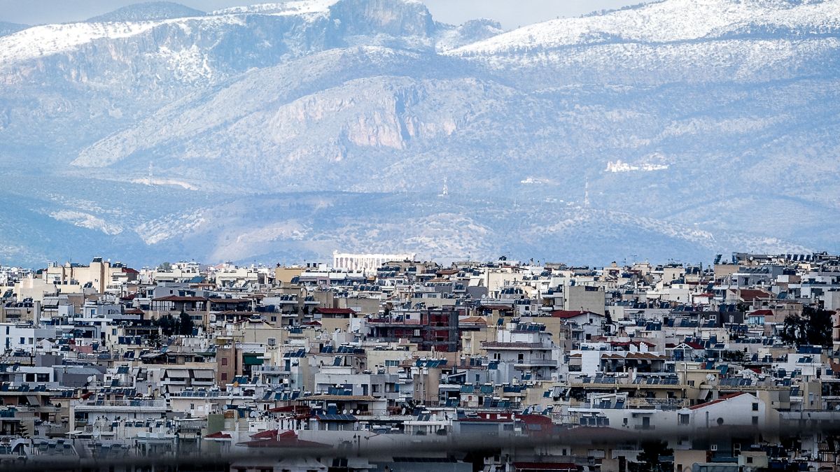 Καιρός: Πάρνηθα «ντυμένη» στα λευκά, σε χιονισμένο φόντο η Ακρόπολη – Παραμυθένιο σκηνικό στην  Καστανιά Κορινθίας (photos/video)