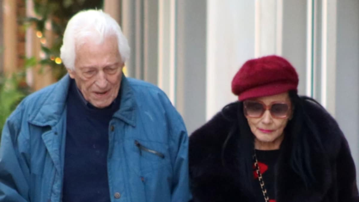 Νύφη στα 92 της η Ζωζώ Σαπουντζάκη: Έτοιμη να παντρευτεί τον σύντροφό της μετά από 25 χρόνια σχέσης