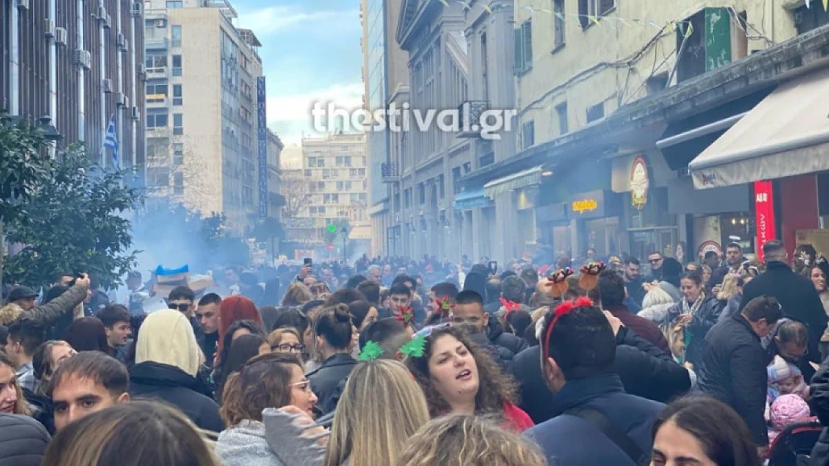 Μεγαλεία στη Θεσσαλονίκη: Σε μια μεγάλη… ψησταριά μετατράπηκε η Βασιλέως Ηρακλείου – Τσακίρ κέφι με μουσική (photos/video)