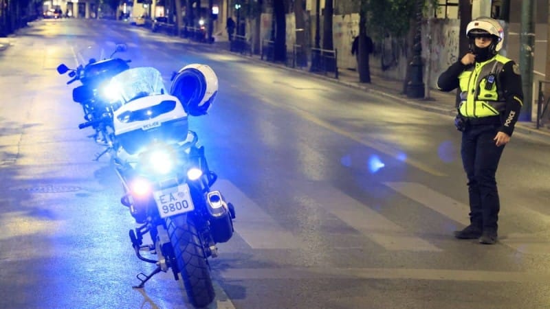 Καινούργιο τροχαίο υπό την επήρεια αλκόολ: Μεθυσμένος οδηγός έπεσε σε σταθμευμένα οχήματα και τραυμάτισε ηλικιωμένο