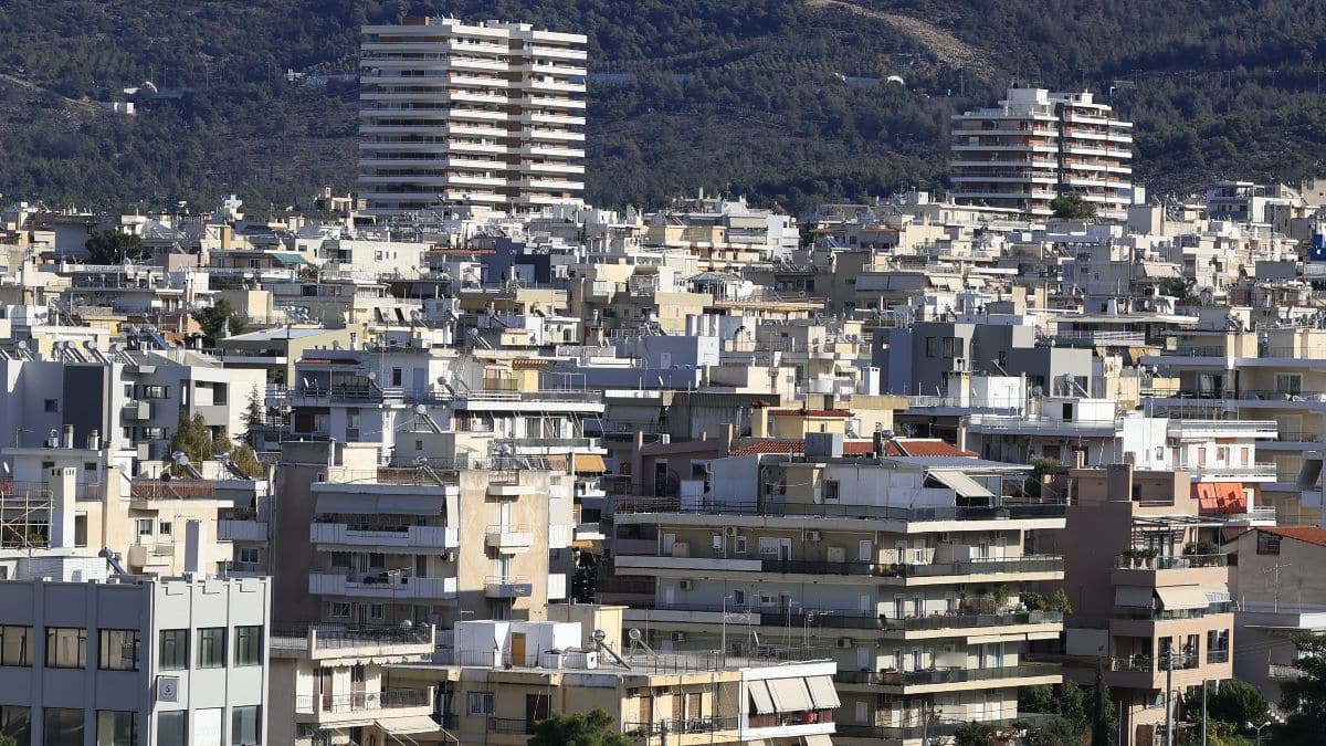 «Σπάνε» τα κοντέρ: Κανονικός… πανικός αιτήσεων για «Σπίτι μου 2», «Εξοικονομώ 2025» και «Αλλάζω Θερμοσίφωνα»