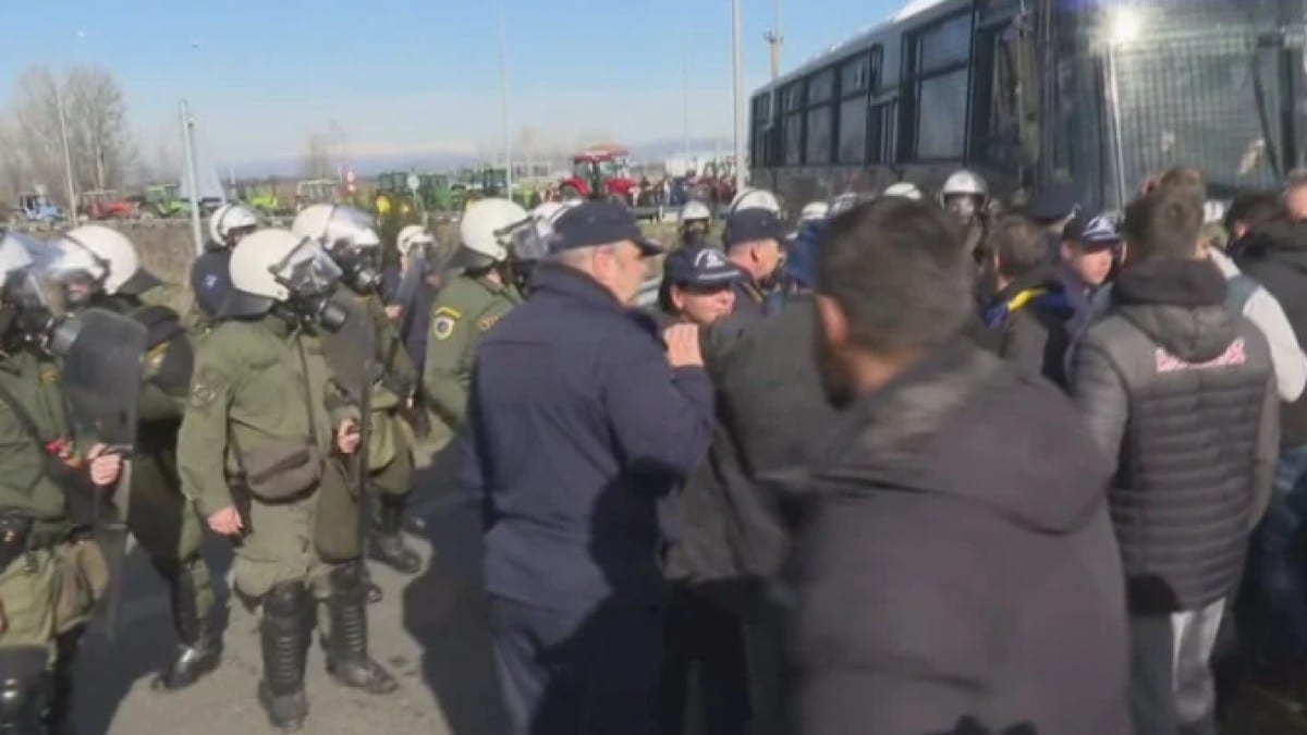 Καρδίτσα: Επεισόδια μεταξύ Αγροτών και ΜΑΤ – Κλιμάκωση των κινητοποιήσεων