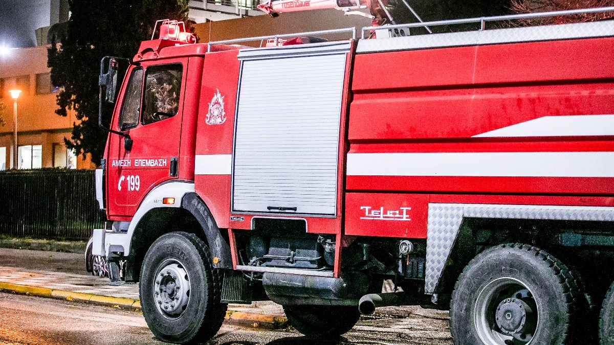 Φωτιά σε αποθήκη ξυλείας στου Ρέντη – Μεγάλη κινητοποίηση της Πυροσβεστικής