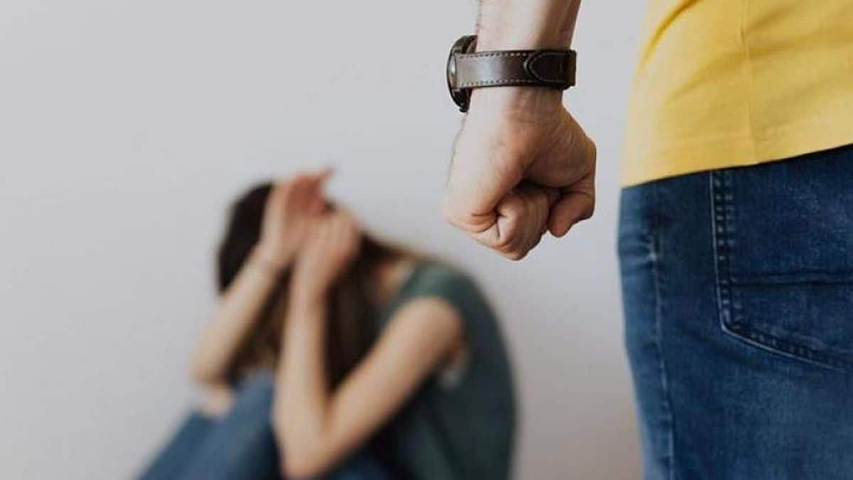 Ενδοοικογενειακή βία στην Κάρυστο: Μάχη για την ζωή της δίνει η 52χρονη που ξυλοκοπήθηκε από τον σύζυγό της – Μαρτυρίες σοκ