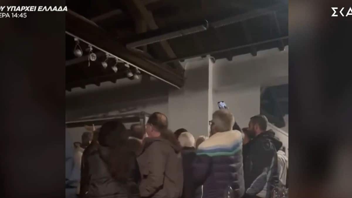 Χάος σε δημοτικό συμβούλιο στο Λαύριο: Πέταξαν καρέκλα στον δήμαρχο! (video)