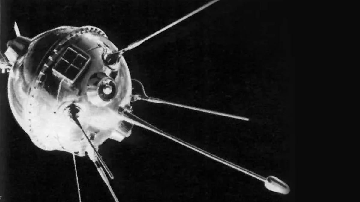 Η πρώτη πτήση σαν σήμερα (2/1/1959) κοντά στη Σελήνη: Η μεγάλη κόντρα ΗΠΑ-ΕΣΣΔ και το επίτευμα του Apollo 11