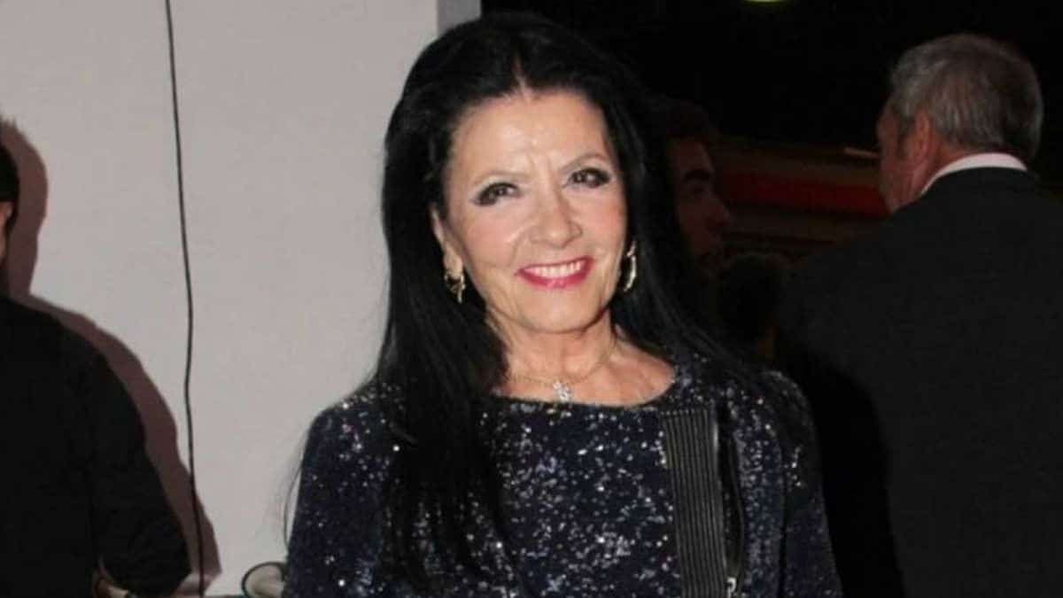 «Βόμβα» στη showbiz: «Τη μισώ τη Ζωζώ Σαπουντζάκη – Είναι 100 χρόνων και βγαίνει με τα μπούτια έξω…»
