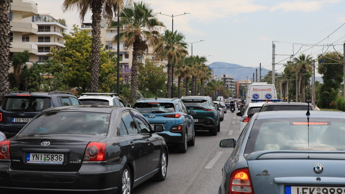 «Έμφραγμα» στην Παραλιακή: Στο «κόκκινο» από τον Άλιμο έως τον Φλοίσβο λόγω έργων