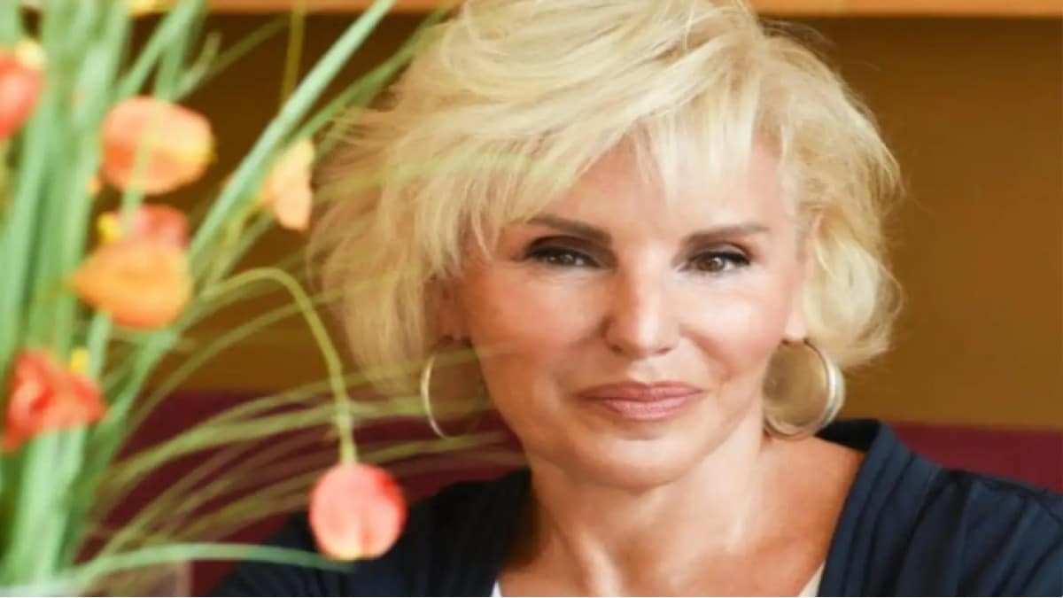 Aιχμηρή η Διαμαντάκου: «Το όνομα Κάλλας δεν αρκεί για να δώσει λάμψη σε μια φτωχή παραγωγή που θυμίζει ΕΡΤ προ 30ετίας»