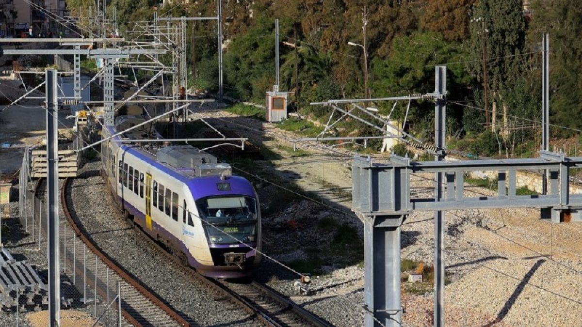 Επίθεση σε εργαζόμενο του Προαστιακού: Επιβάτης μαχαίρωσε υπάλληλο στη διαδρομή Αεροδρόμιο – Πειραιάς