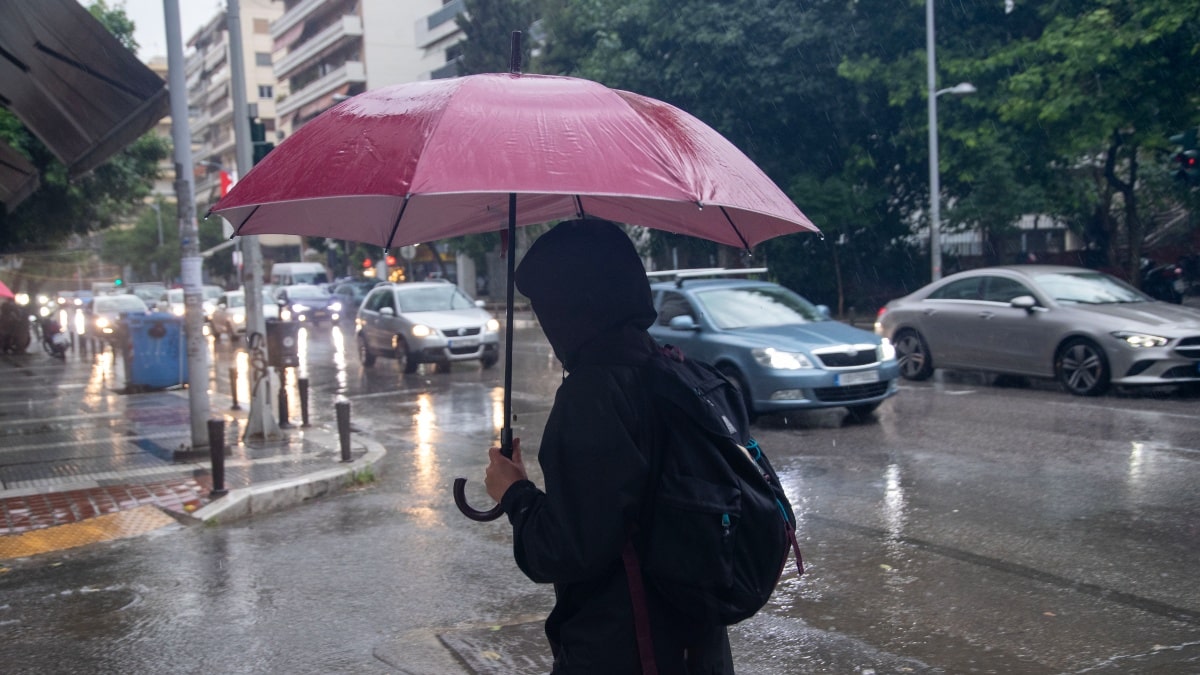 Καιρός σήμερα 25/2: Νοτιάδες αλλά ισχυρές βροχές και καταιγίδες – Σούζη και Αρναούτογλου δίνουν το στίγμα