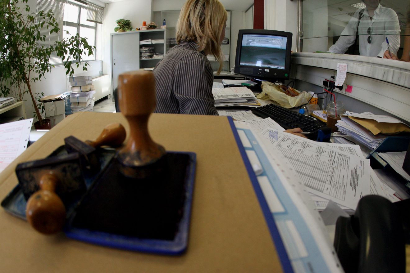 Δημόσιο: Το 2025 φέρνει αυξήσεις μισθών και αναδρομικά 11 μηνών – Ποιοι οι κερδισμένοι