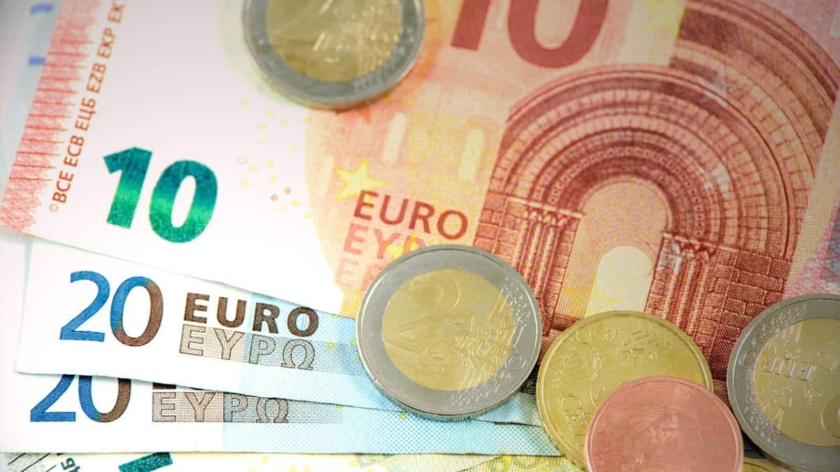 Δημόσιο: Στα «σκαριά» αυξήσεις μισθών 50.000 υπαλλήλων