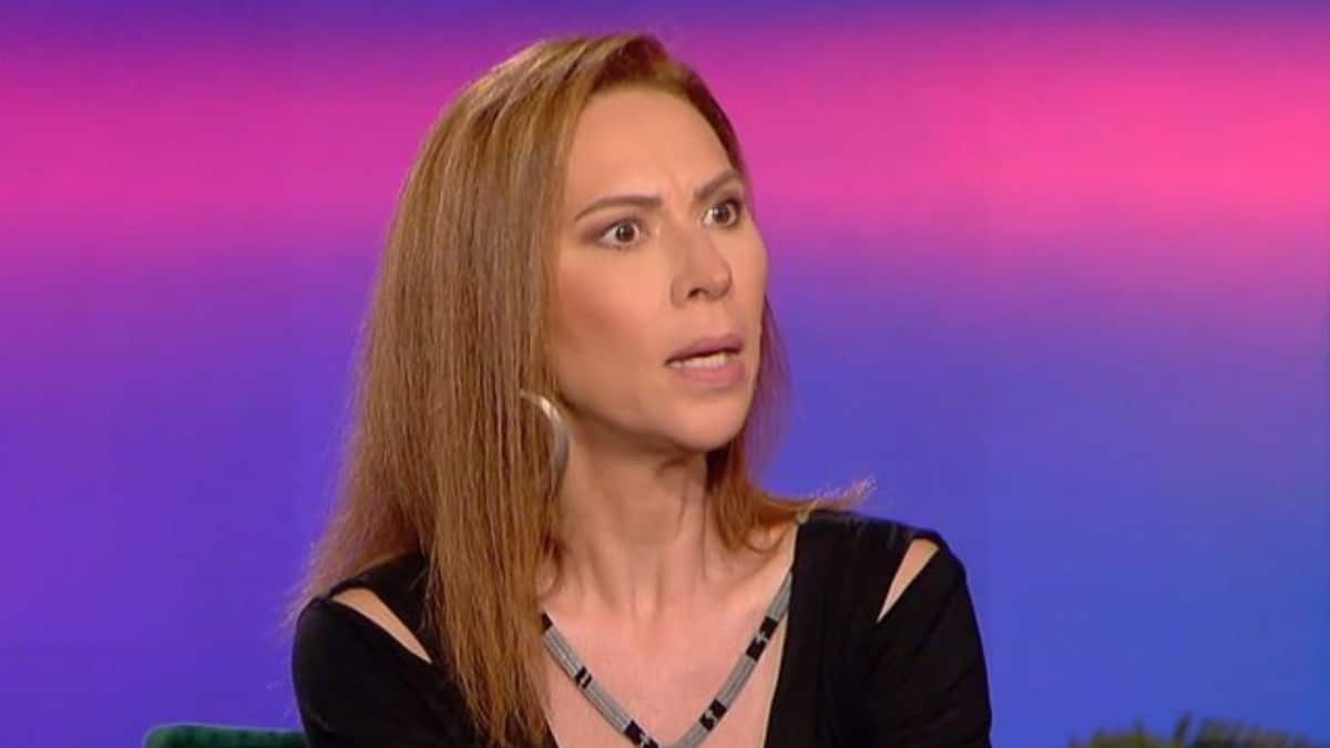 Συγκλονίζει η Δώρα Χρυσικού: «Ήμουν 14 χρονών και με έσερναν μέσα στα χιόνια με -26 βαθμούς αφιονισμένοι άνθρωποι»