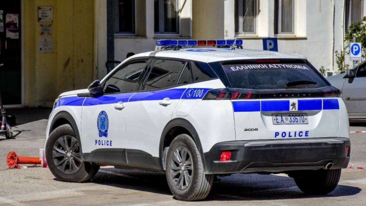 Χαμός στη Λαμία: Ρομά προσπάθησε να χτυπήσει με το αυτοκίνητο τον πρόεδρο της Ανθήλης