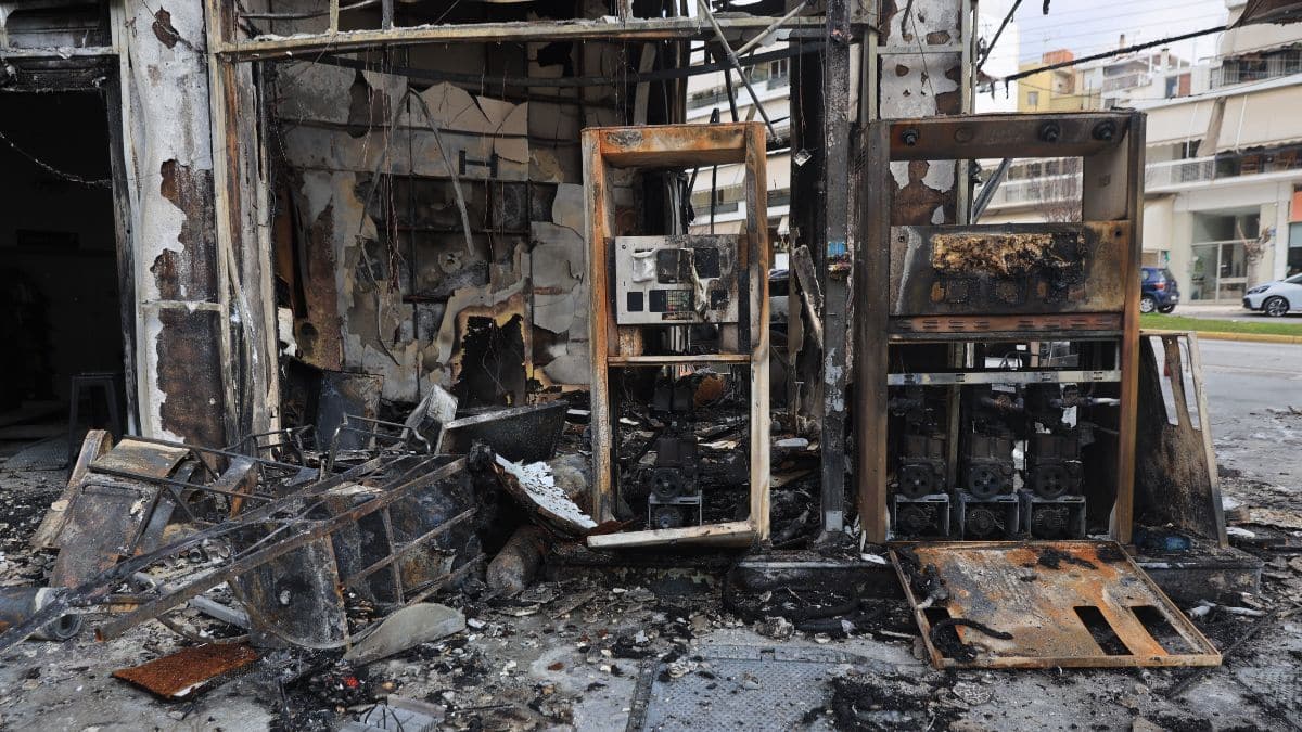 Συναγερμός για εμπρησμό σε βενζινάδικο στην Αργυρούπολη: Μεγάλες φθορές, κινδύνευσε πολυκατοικία!