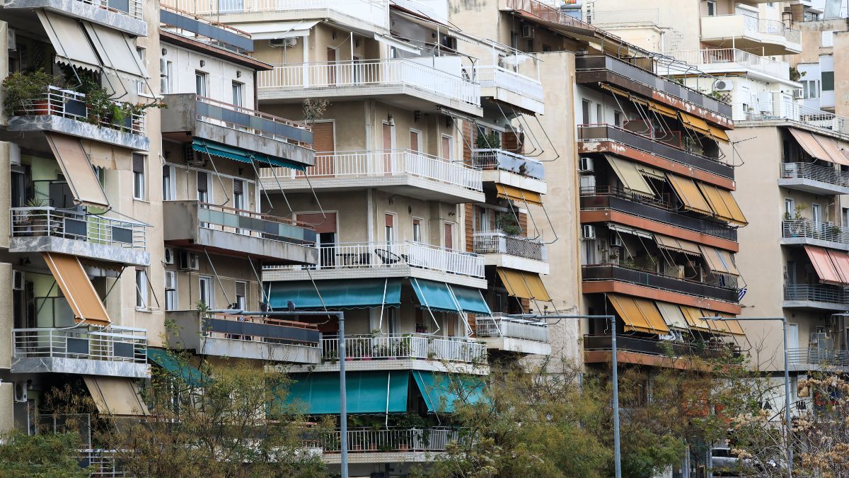 Οριστικό από Σκυλακάκη: Γκρέμισμα και τιμωρία σε ιδιοκτήτες αυθαιρέτων