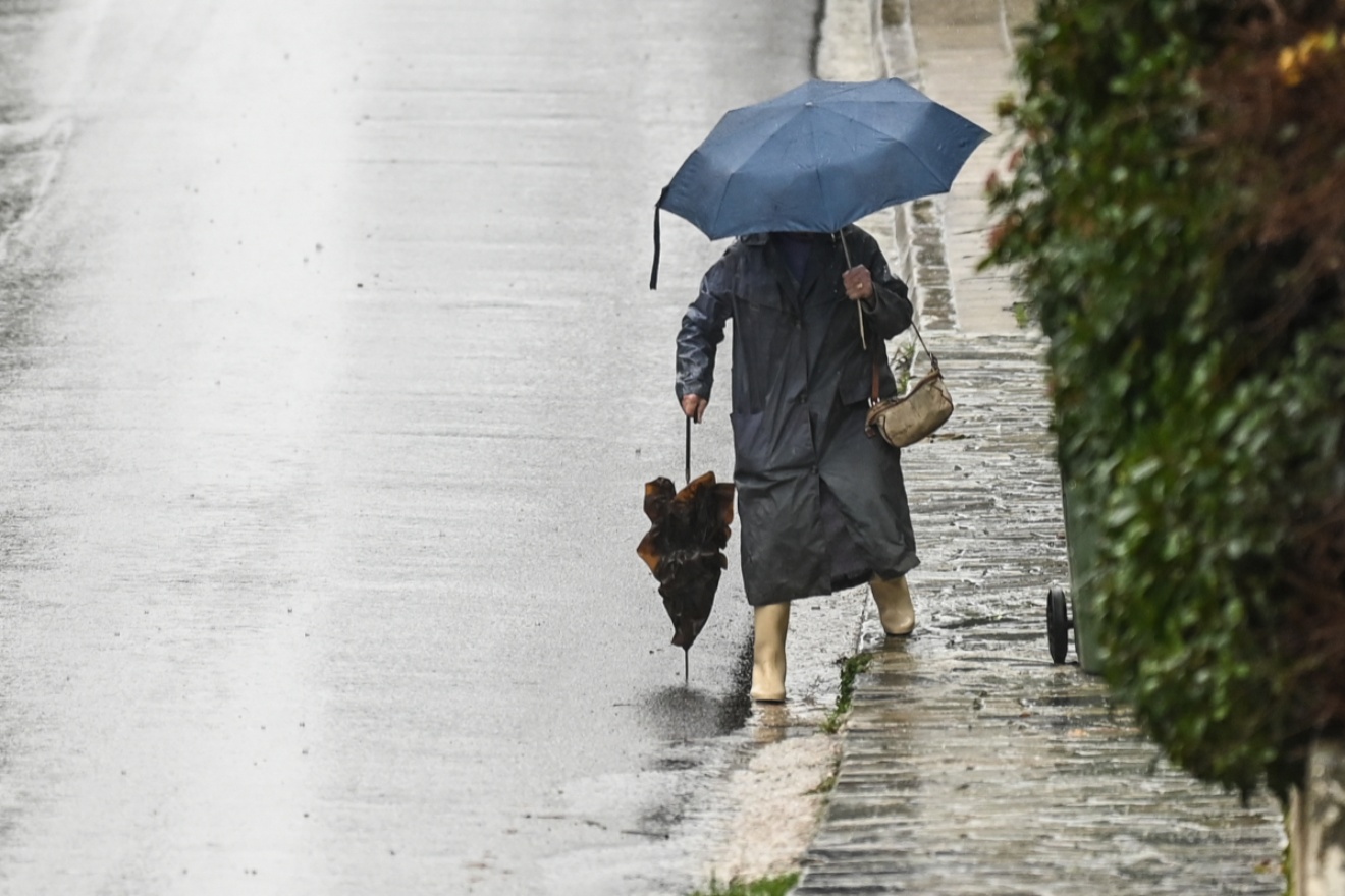 Καιρός σήμερα 27/2: Βροχές και καταιγίδες «σκεπάζουν» τη χώρα – Η ενημέρωση από Σούζη και Αρναούτογλου