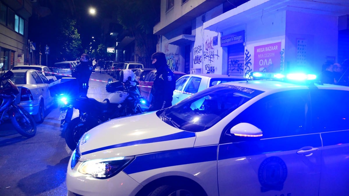 Συναγερμός στην Ομόνοια: Μεθυσμένος οδηγός παρέσυρε αστυνομικό!