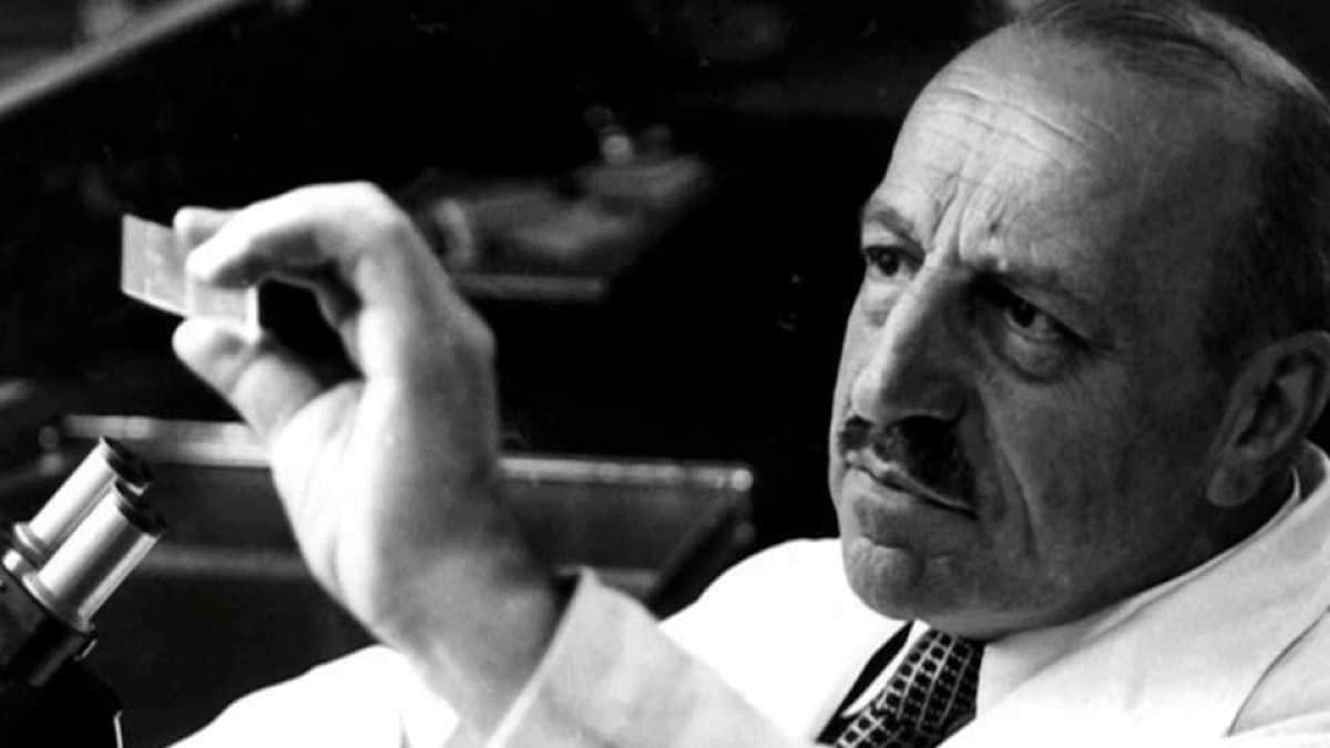 Γεώργιος Παπανικολάου: Ποιος ήταν ο γιατρός που μέχρι και σήμερα συνεχίζει να σώζει γυναίκες! Ο επιστήμονας που εφηύρε το σωτήριο τεστ Παπ