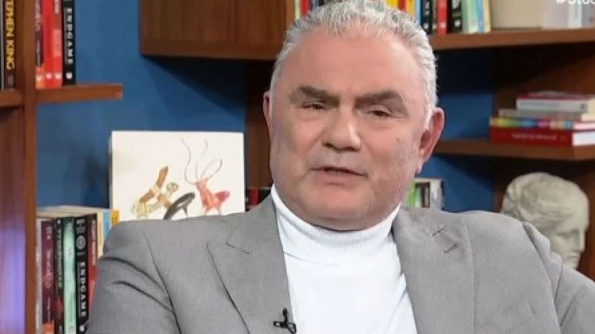 Οργή Σωτηρακόπουλου με σχόλια για Σαντορίνη: «Σκατόψυχοι»! (ΦΩΤΟ)
