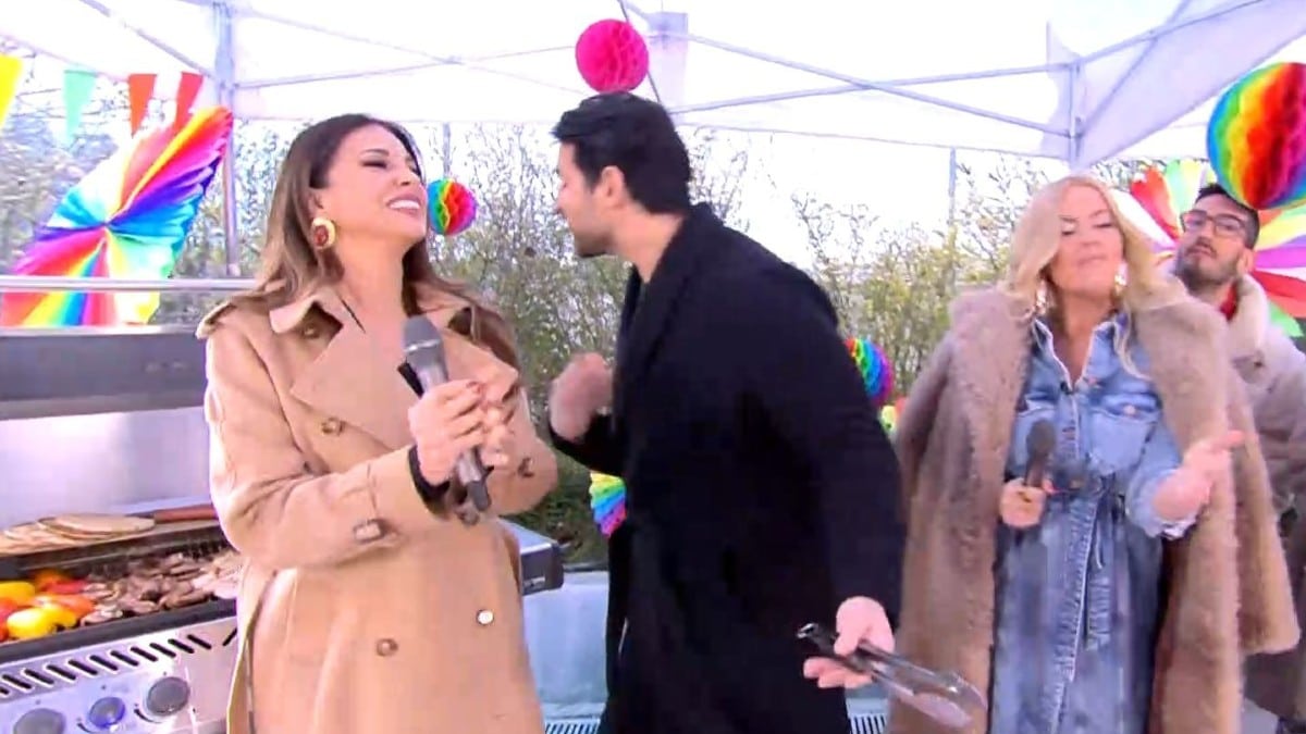 Μερακλήδες της Τσικνοπέμπτης στο Star: Χατζίδου-Παύλου ξεκίνησαν… ψήνοντας στην εκπομπή (video)