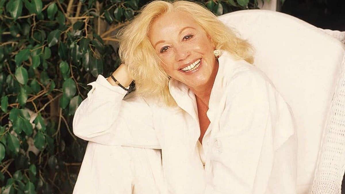 Ζωή Λάσκαρη: Στη φόρα η υιοθεσία της – Όλη η αλήθεια για τον άντρα που την ήθελε…