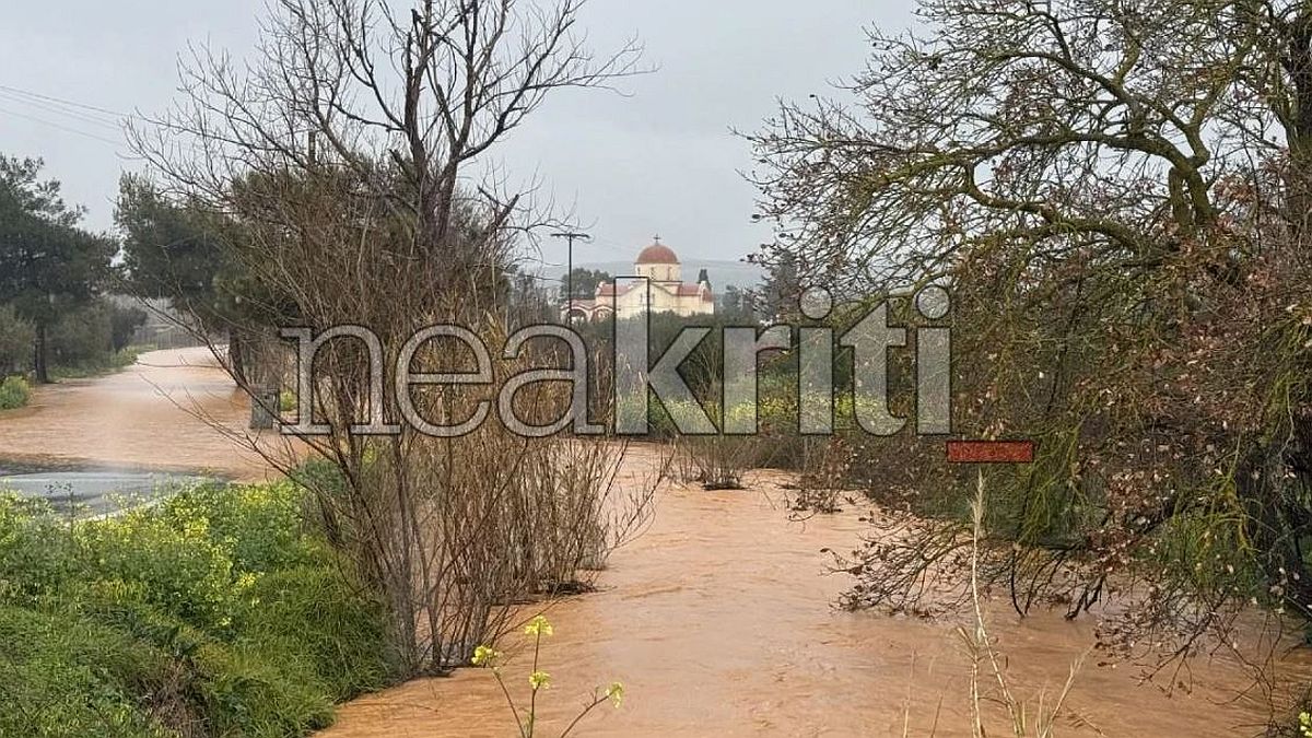 Θραψανό Ηρακλείου: Πλημμύρισαν και έκλεισαν δρόμοι με μόλις 35 χιλιοστά βροχής – Συναγερμός στις Αρχές (videos)