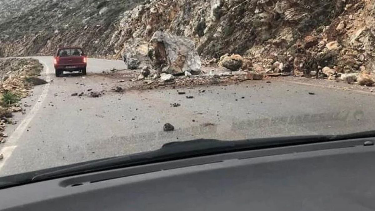 Κρήτη: Κατολίσθηση στο δρόμο προς Σητεία – Κλειστό το ένα ρεύμα κυκλοφορίας