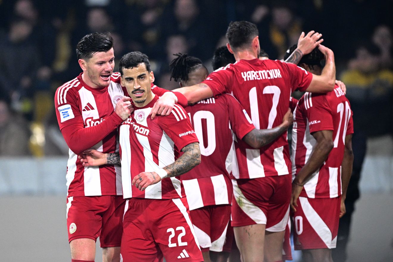 Super League: ΑΕΚ – Ολυμπιακός 0-1: Διπλό τίτλου για τους Πειραιώτες με Τσικίνιο στο 90′