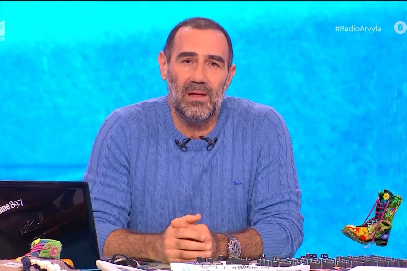 Ο Αντώνης Κανάκης «τσάκισε» με τα λόγια του τον Κυριάκο Μητσοτάκη: «Ίσως να θέλει να σου πει κάτι το σύμπαν που γίνεσαι 57…»