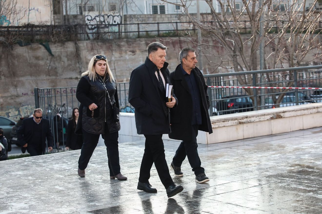 «Πίστευε ότι είναι αθώα»: Η οικογένεια Πισπιρίγκου στην κηδεία του Αλέξη Κούγια και η αποκάλυψη για τον ποινικολόγο