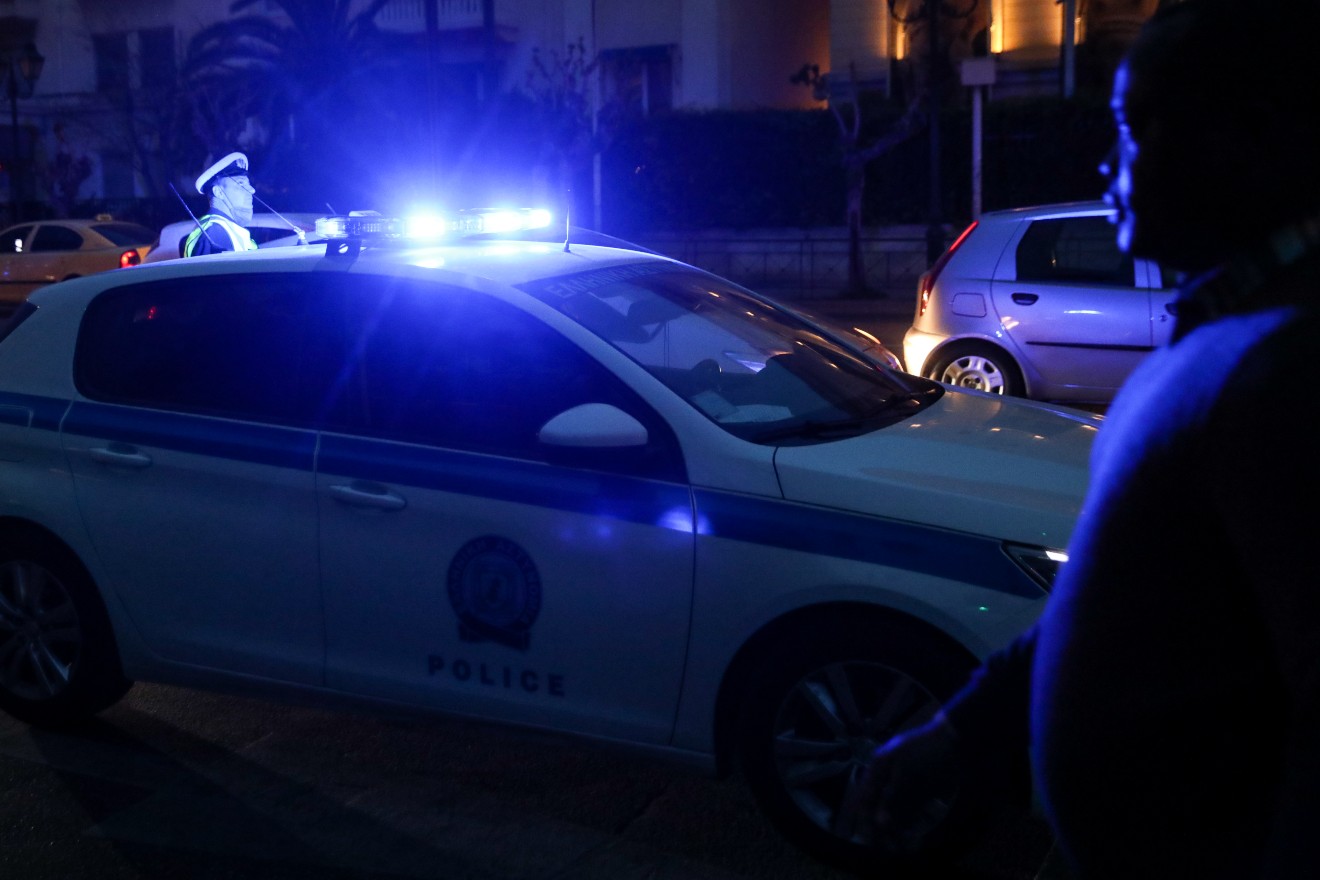 Συναγερμός στη Δάφνη και τη Βουλιαγμένη: Εκτεταμένες ζημιές με βαριοπούλες σε επιχειρήσεις και ΑΤΜ