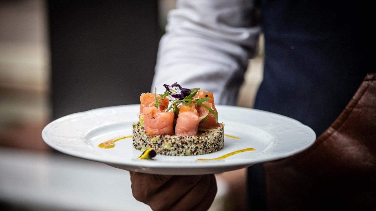 Le Pierrot Bistro: Γαλλική φινέτσα, ζεστή ατμόσφαιρα και εκλεκτές γεύσεις στον Πειραιά