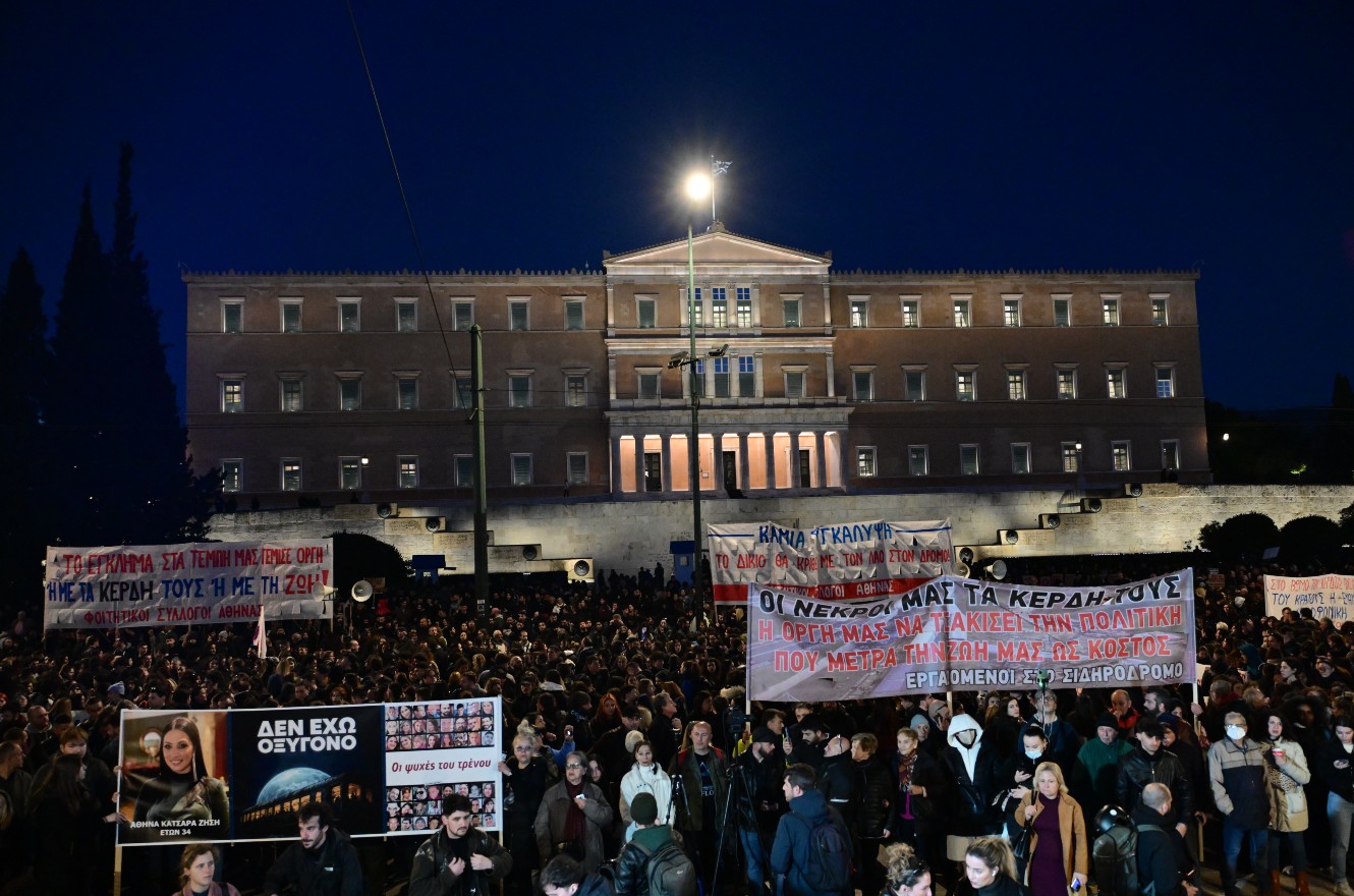 Λαοθάλασσα σε νέες συγκεντρώσεις για τα Τέμπη: «Δικαιοσύνη» ζητούν οι πολίτες – Όλοι ξανά στους δρόμους