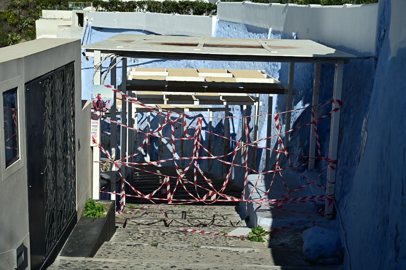 Ο θάνατος του 19χρονου εργάτη σε οικοδομή της Σαντορίνης: Η απολογία του εργολάβου, η πρόταση της εισαγγελέως και η αυτοψία