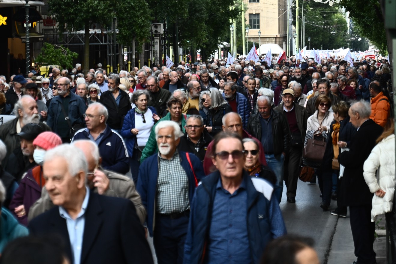 Σύνταξη στα 56 και τα 62 χρόνια: Για ποιους ισχύει – Οι κατηγορίες που ευνοούνται